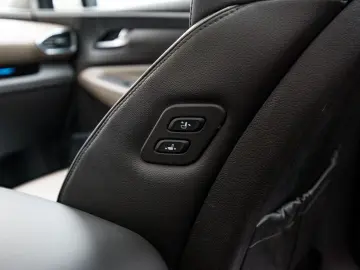 Hyundai Santfe Plug-in Hybrid Luxury