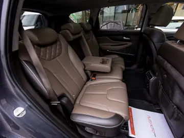 Hyundai Santfe Plug-in Hybrid Luxury