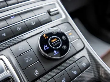 Hyundai Santfe Plug-in Hybrid Luxury