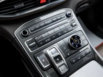 Hyundai Santfe Plug-in Hybrid Luxury