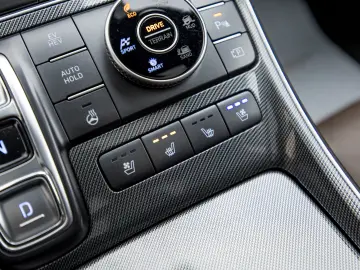 Hyundai Santfe Plug-in Hybrid Luxury