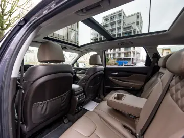 Hyundai Santfe Plug-in Hybrid Luxury