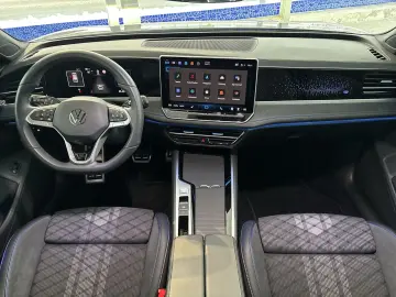 VW Passat Variant 2.0 TDI DSG R-line ACC MATRIX-LED