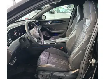 VW Passat Variant 2.0 TDI DSG R-line ACC MATRIX-LED