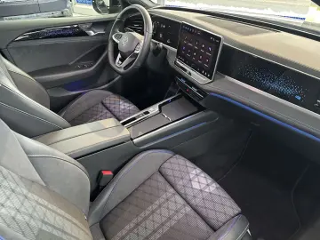 VW Passat Variant 2.0 TDI DSG R-line ACC MATRIX-LED