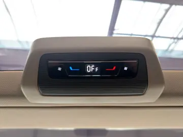 VW T7 Multivan Edition  ACC PANO