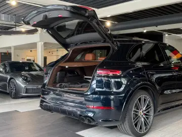 Porsche Cayenne GTS  Pano InnoDrive 18-Wege AHK