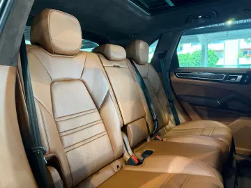 Porsche Cayenne GTS  Pano InnoDrive 18-Wege AHK