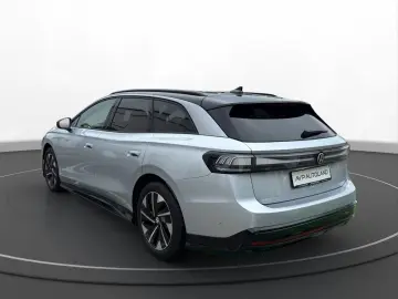 VW ID.7 Tourer Pro   PANO   MATRIX-LED   ACC