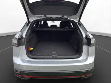 VW ID.7 Tourer Pro   PANO   MATRIX-LED   ACC