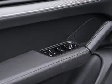 Porsche Cayenne Panorama BOSE Servolenkung Plus