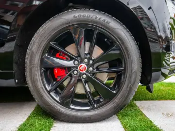 Jaguar F- Pace P250 R-Dynamic  SE