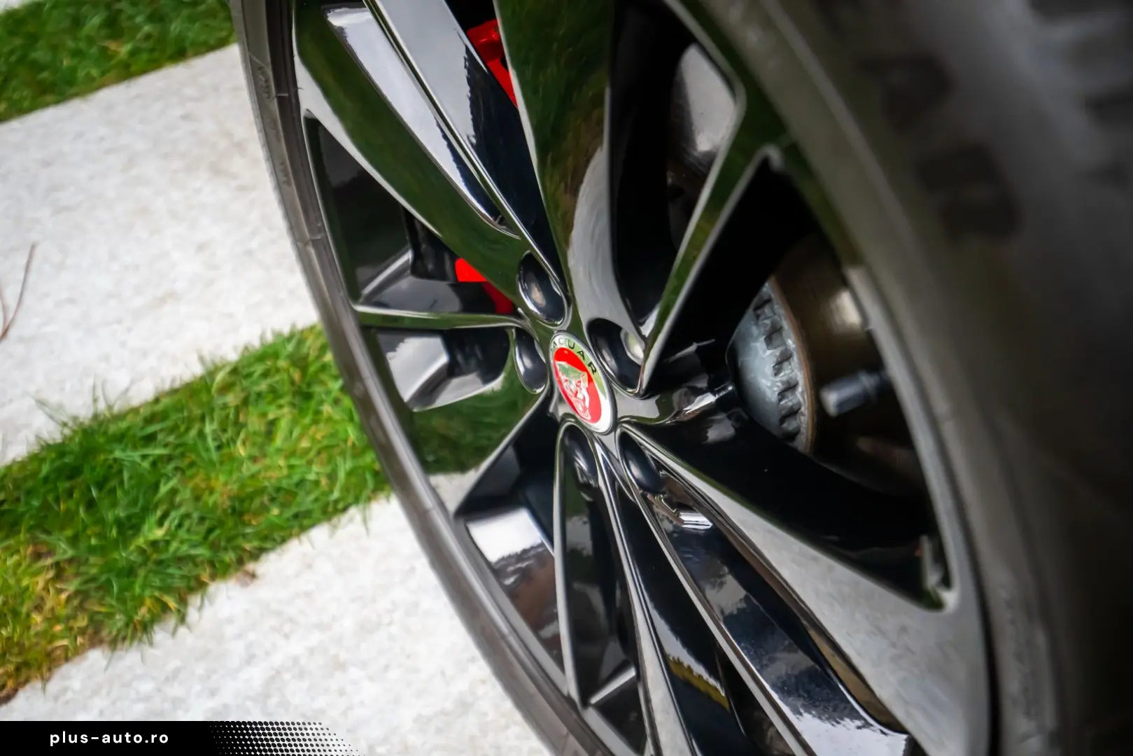 Jaguar F- Pace P250 R-Dynamic  SE