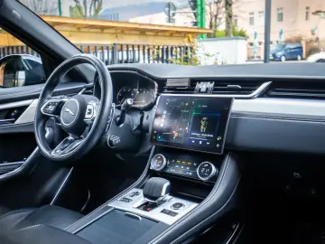 Jaguar F- Pace P250 R-Dynamic  SE