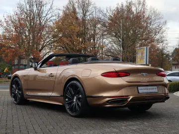 BENTLEY Continental GTC V8 Hybrid Mulliner