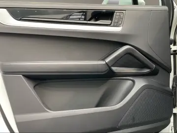 Porsche Cayenne Coupe InnoDrive Head-Up Surround-