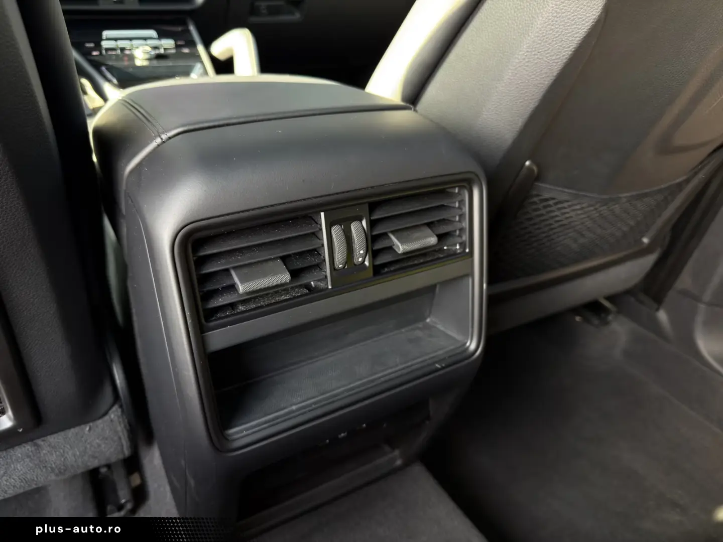 Porsche Cayenne E-Hybrid   InnoDrive   BOSE