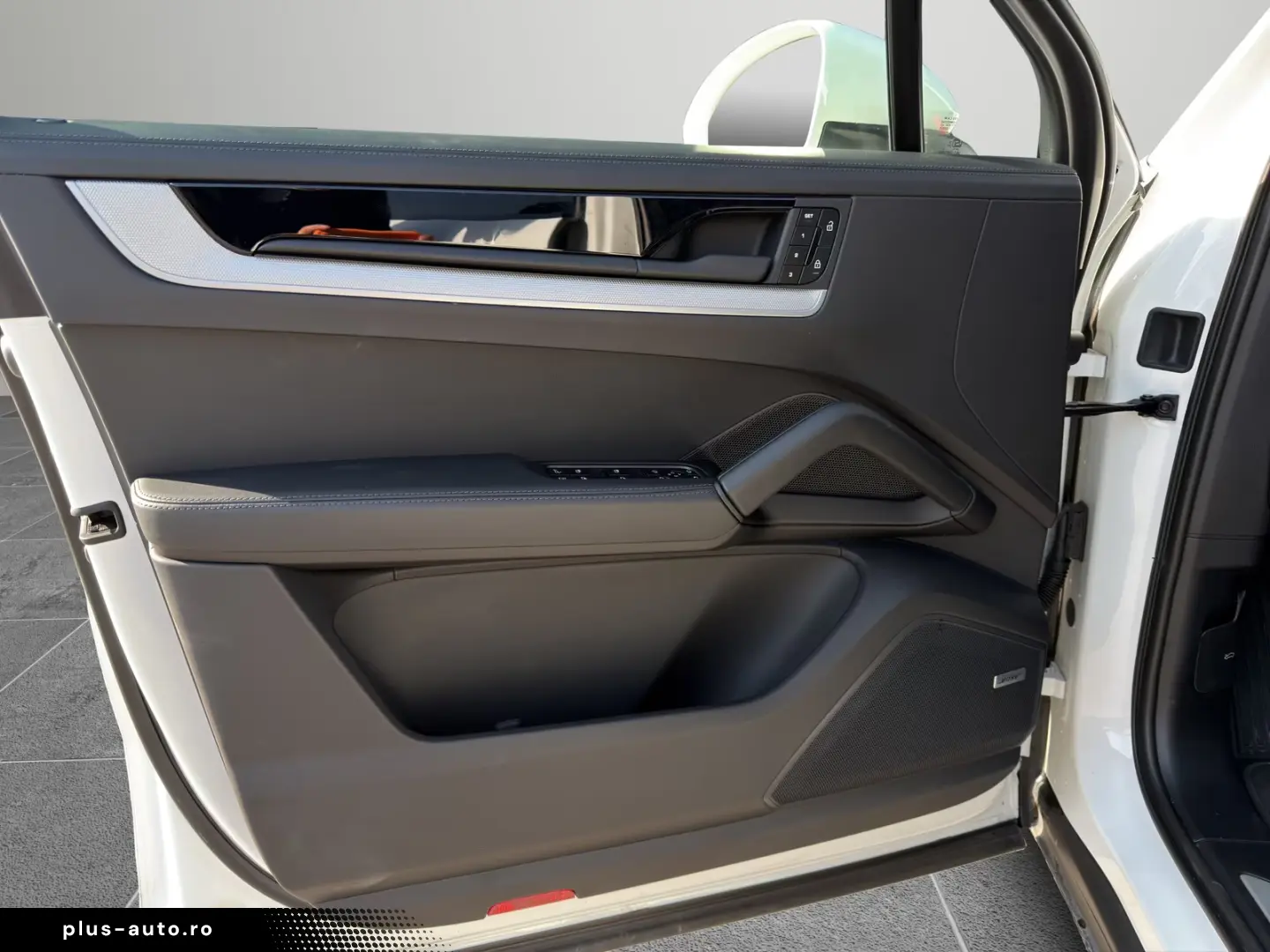 Porsche Cayenne E-Hybrid   InnoDrive   BOSE