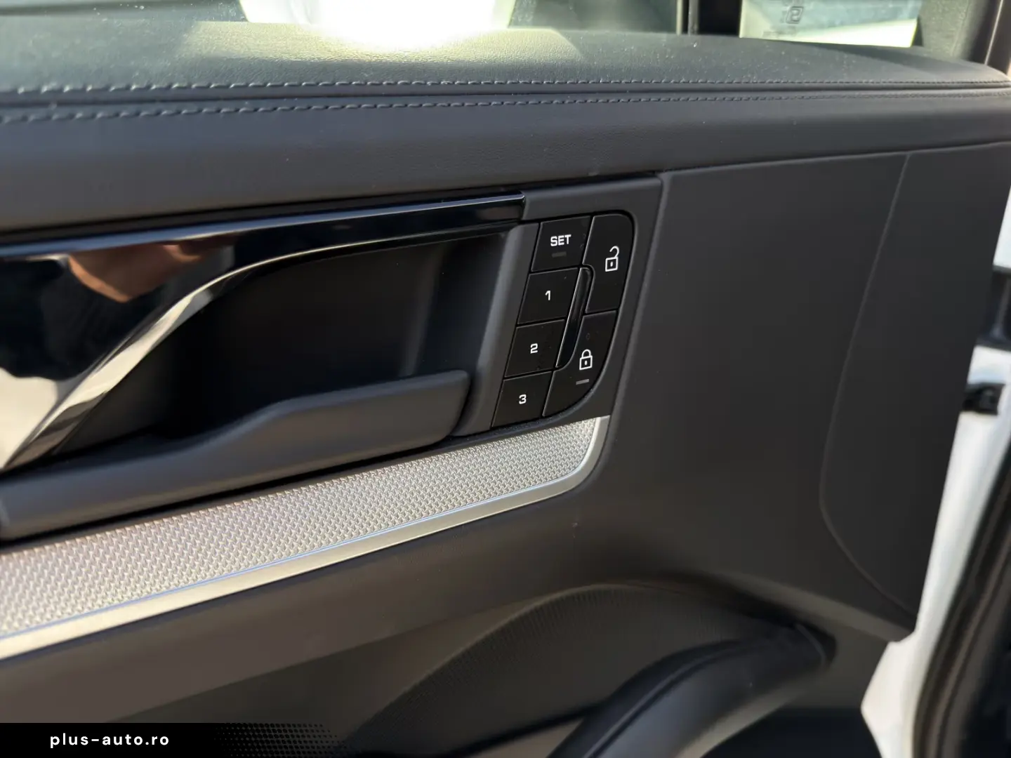 Porsche Cayenne E-Hybrid   InnoDrive   BOSE