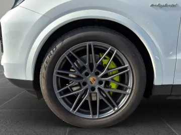 Porsche Cayenne E-Hybrid   InnoDrive   BOSE