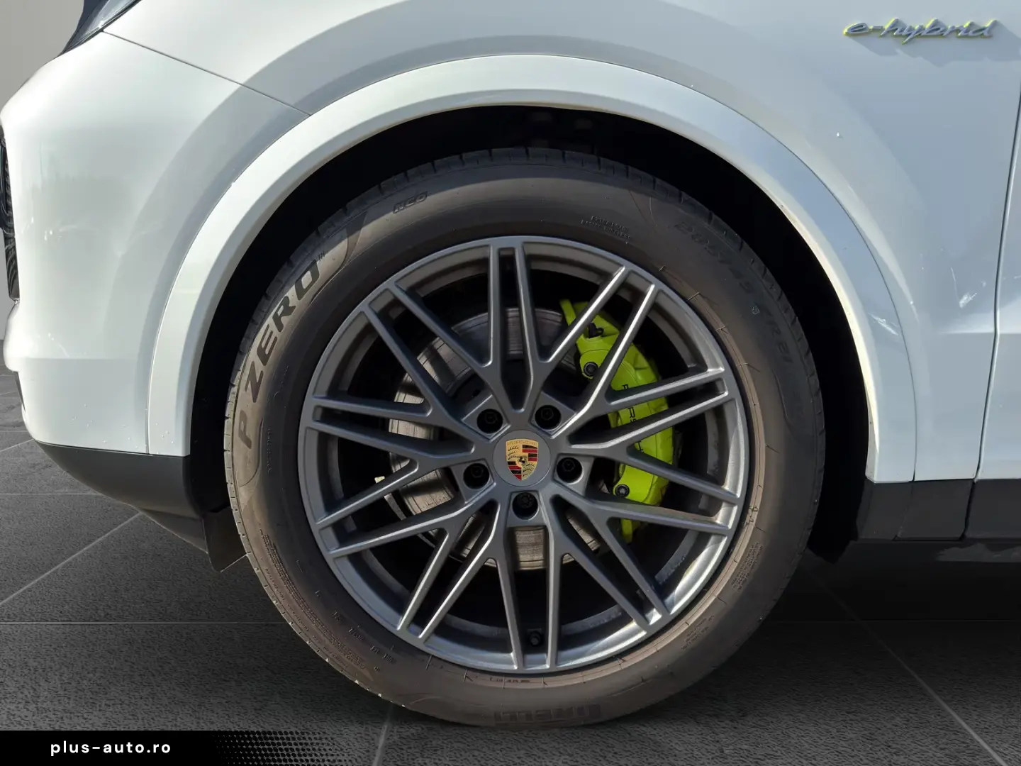 Porsche Cayenne E-Hybrid   InnoDrive   BOSE