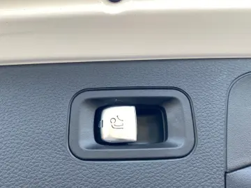 MERCEDES-BENZ GLC 300e