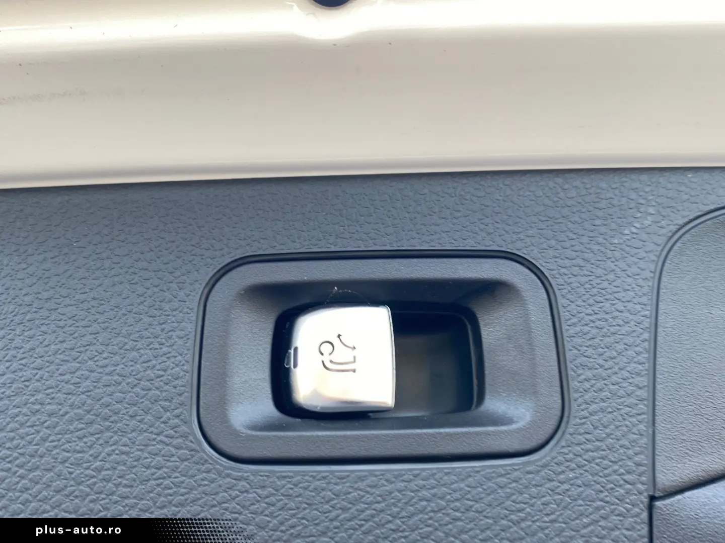 MERCEDES-BENZ GLC 300e