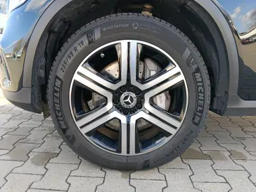 MERCEDES-BENZ GLC 300 e 4Matic