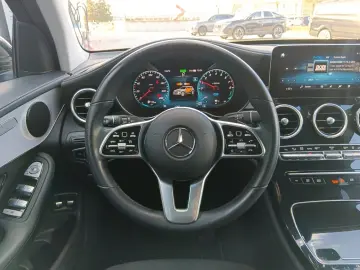 MERCEDES-BENZ GLC 300 e 4Matic
