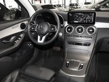 MERCEDES-BENZ GLC 300 e 4M