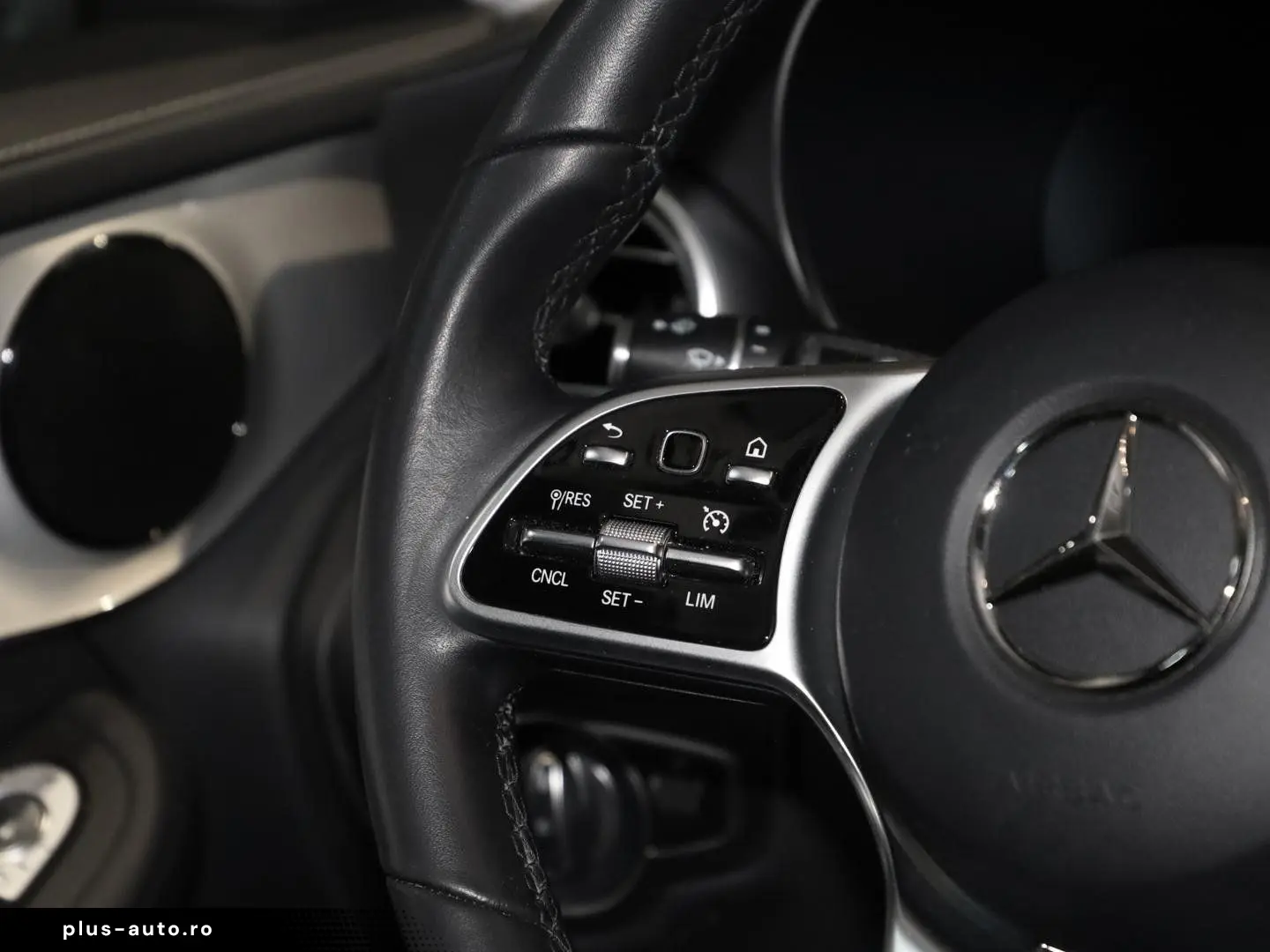 MERCEDES-BENZ GLC 300 e 4M