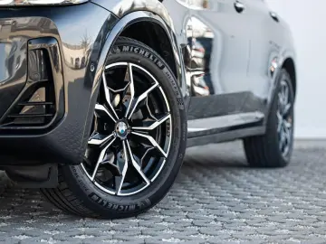 BMW X4 xDrive20i M-Sport UNFALL AHK PANO ACC KoZg Hu