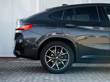 BMW X4 xDrive20i M-Sport UNFALL AHK PANO ACC KoZg Hu