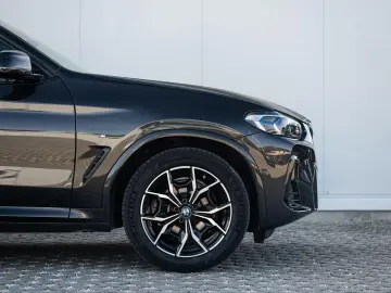 BMW X4 xDrive20i M-Sport UNFALL AHK PANO ACC KoZg Hu