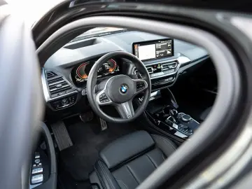 BMW X4 xDrive20i M-Sport UNFALL AHK PANO ACC KoZg Hu