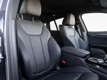 BMW X4 xDrive20i M-Sport UNFALL AHK PANO ACC KoZg Hu