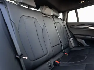 BMW X4 xDrive20i M-Sport UNFALL AHK PANO ACC KoZg Hu