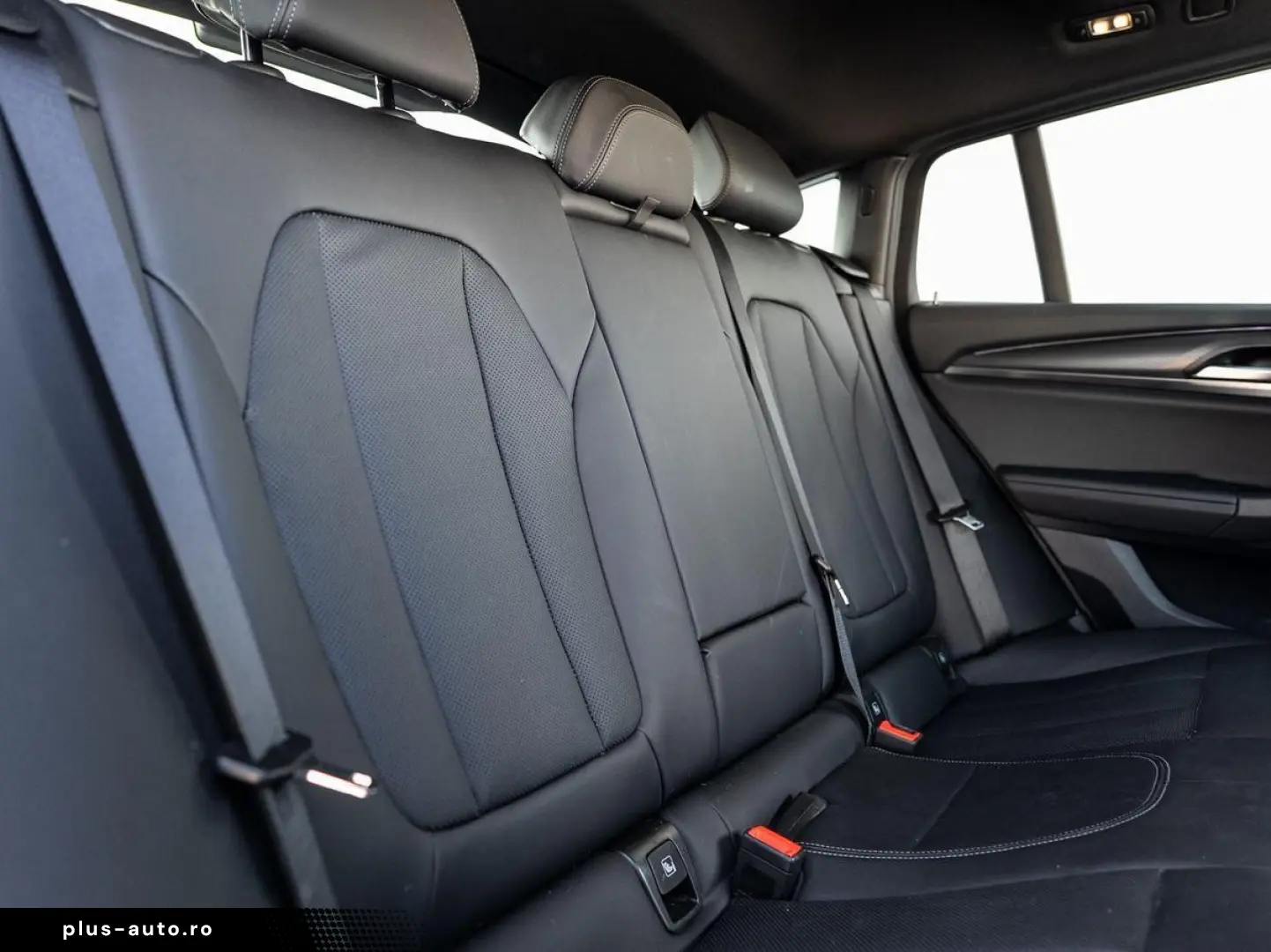 BMW X4 xDrive20i M-Sport UNFALL AHK PANO ACC KoZg Hu