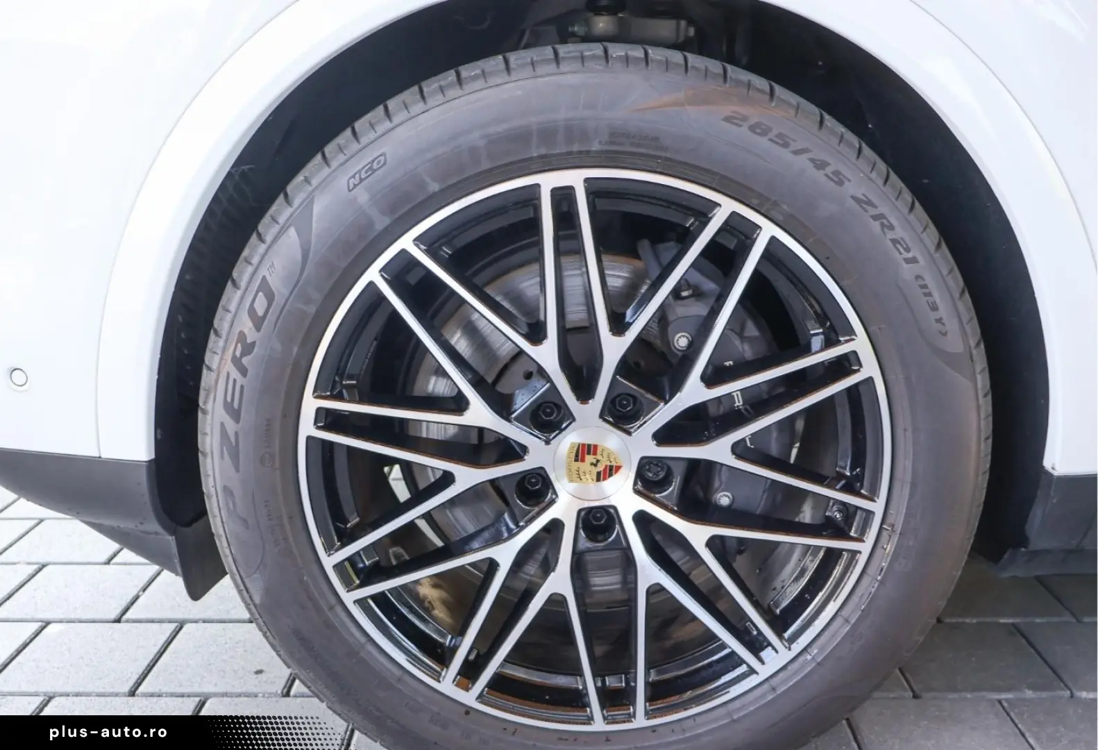 Porsche Cayenne E-Hybrid  Panorama