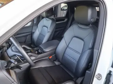 Porsche Cayenne E-Hybrid  Panorama