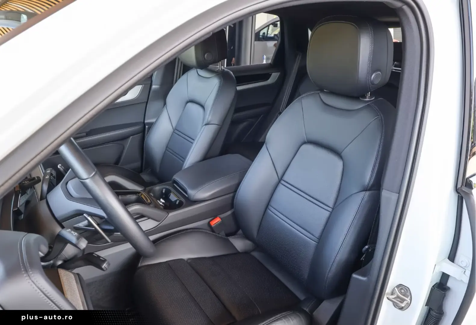 Porsche Cayenne E-Hybrid  Panorama