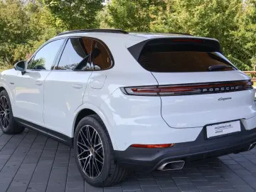 Porsche Cayenne E-Hybrid  Panorama
