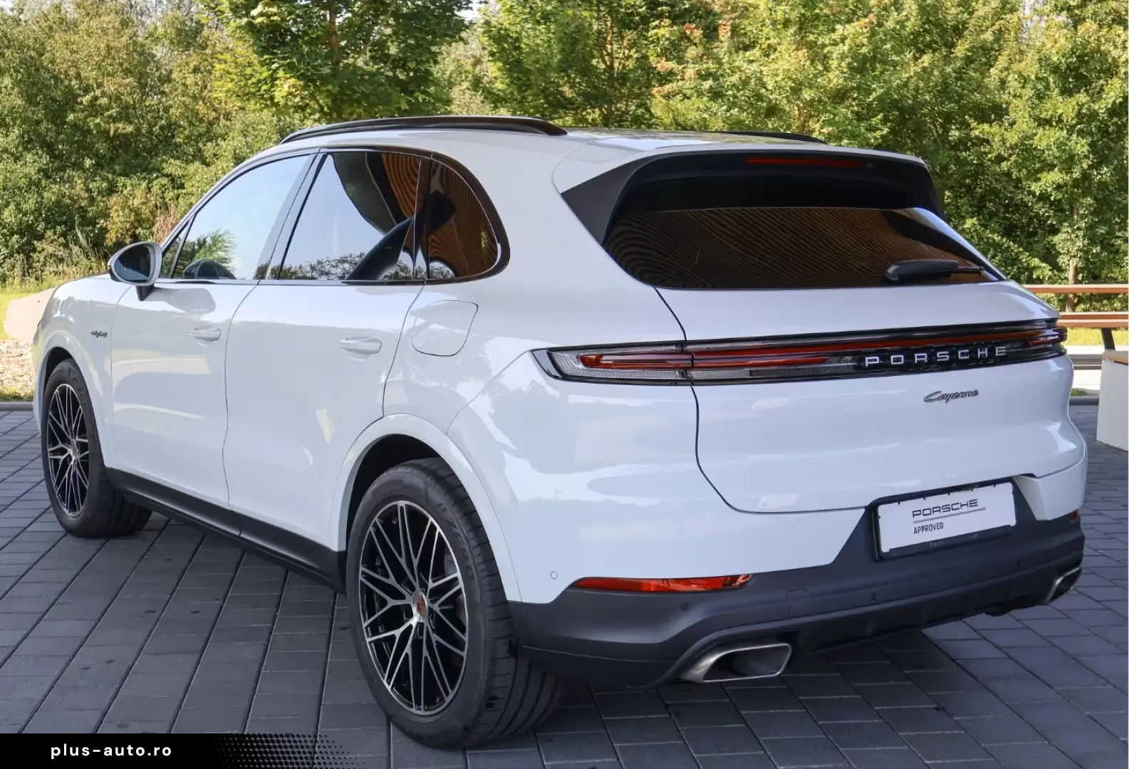 Porsche Cayenne E-Hybrid  Panorama