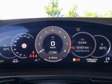 Porsche Cayenne E-Hybrid  Panorama