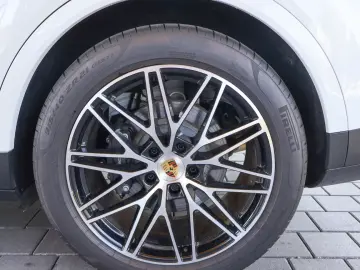 Porsche Cayenne E-Hybrid  Panorama