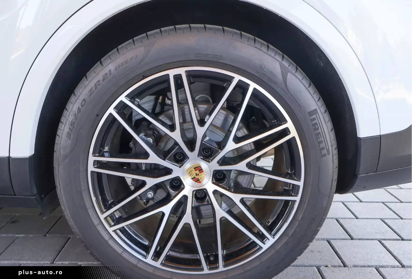 Porsche Cayenne E-Hybrid  Panorama