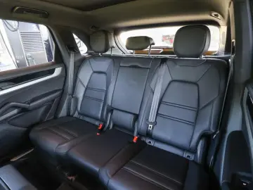 Porsche Cayenne E-Hybrid  Panorama