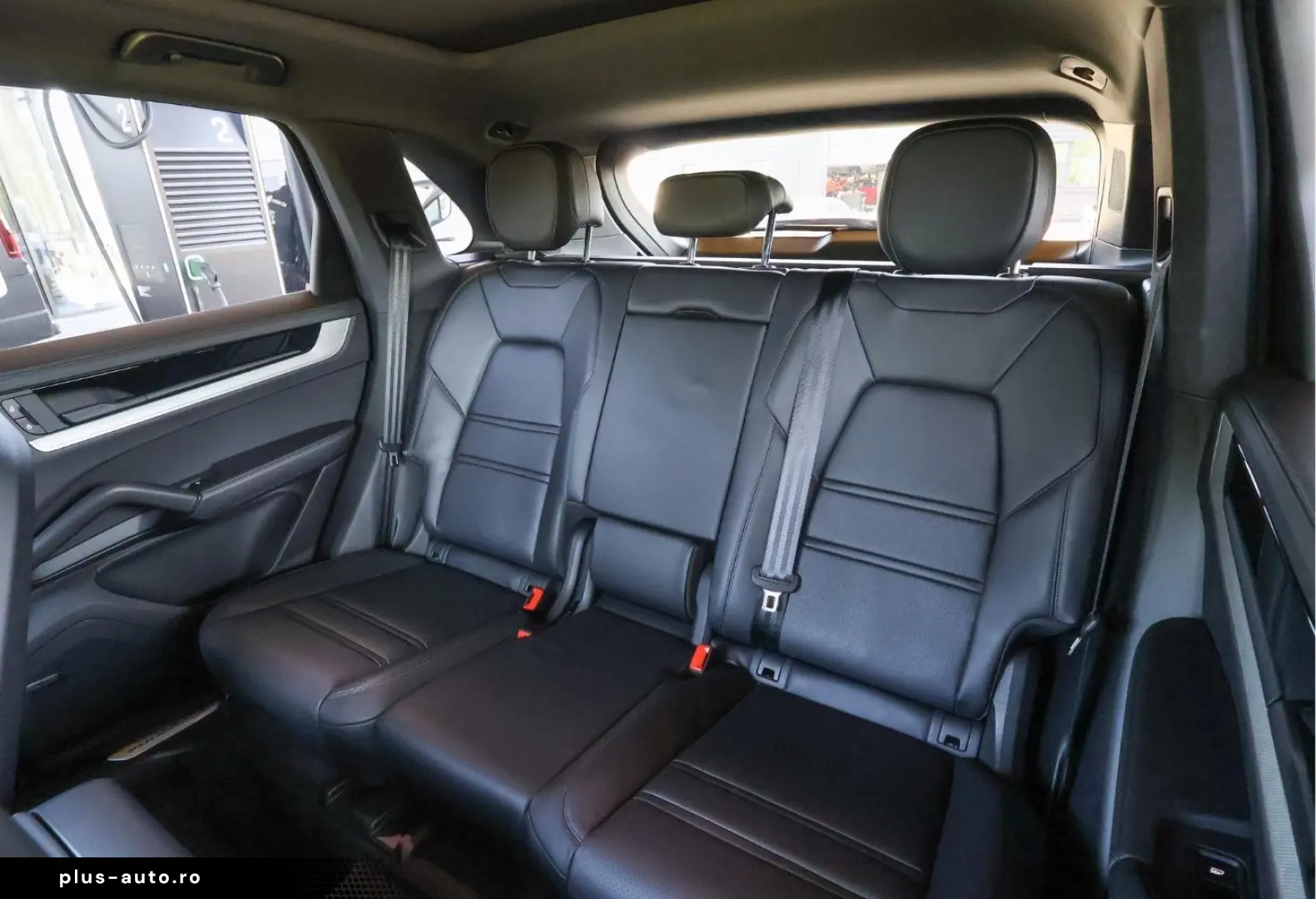 Porsche Cayenne E-Hybrid  Panorama