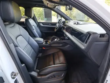 Porsche Cayenne E-Hybrid  Panorama