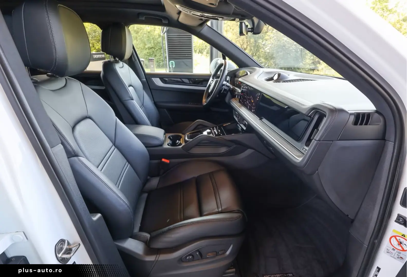 Porsche Cayenne E-Hybrid  Panorama